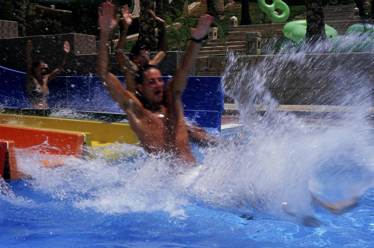 Sharm Dreams Vacation Club - Aqua Park Hotel Kültér fotó A water slide at Splash Island