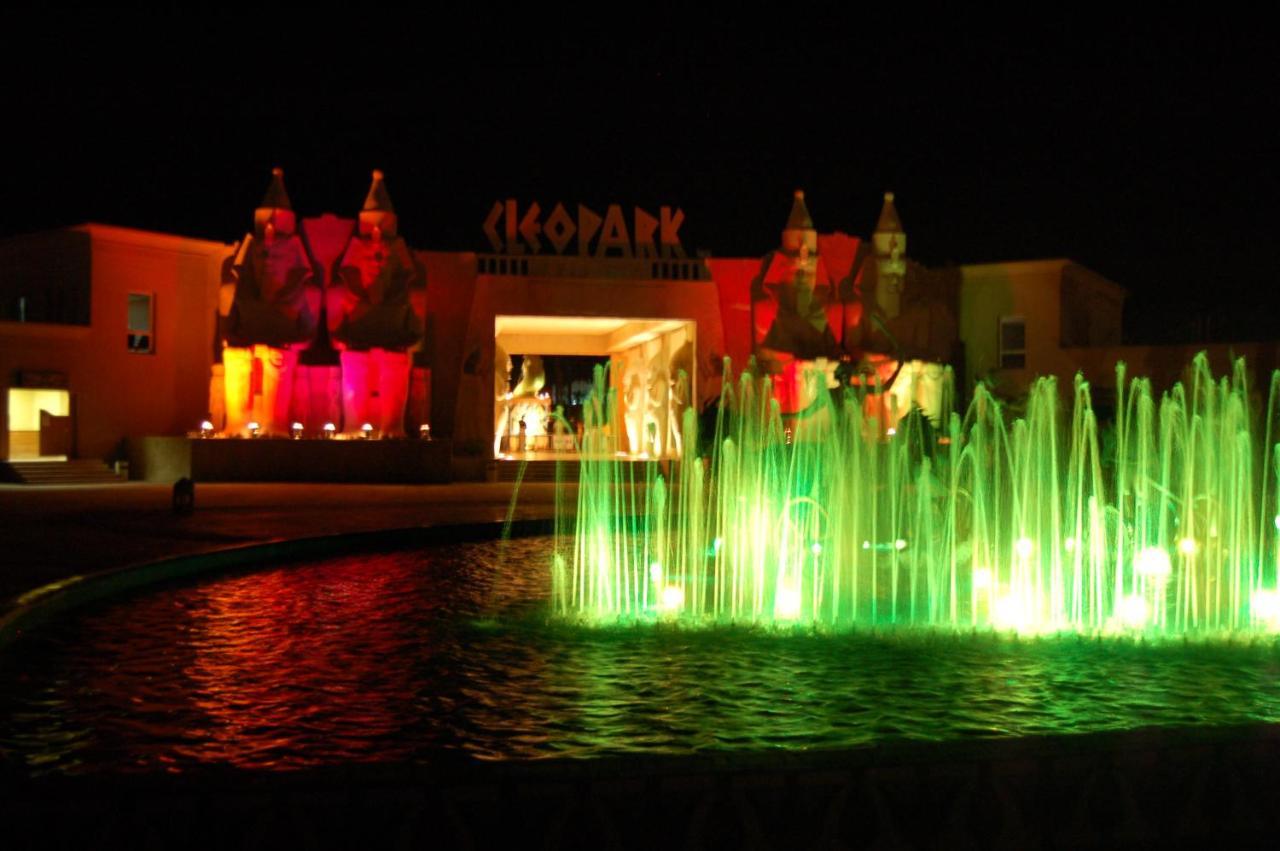 Sharm Dreams Vacation Club - Aqua Park Hotel Kültér fotó Fountains at the entrance of the resort