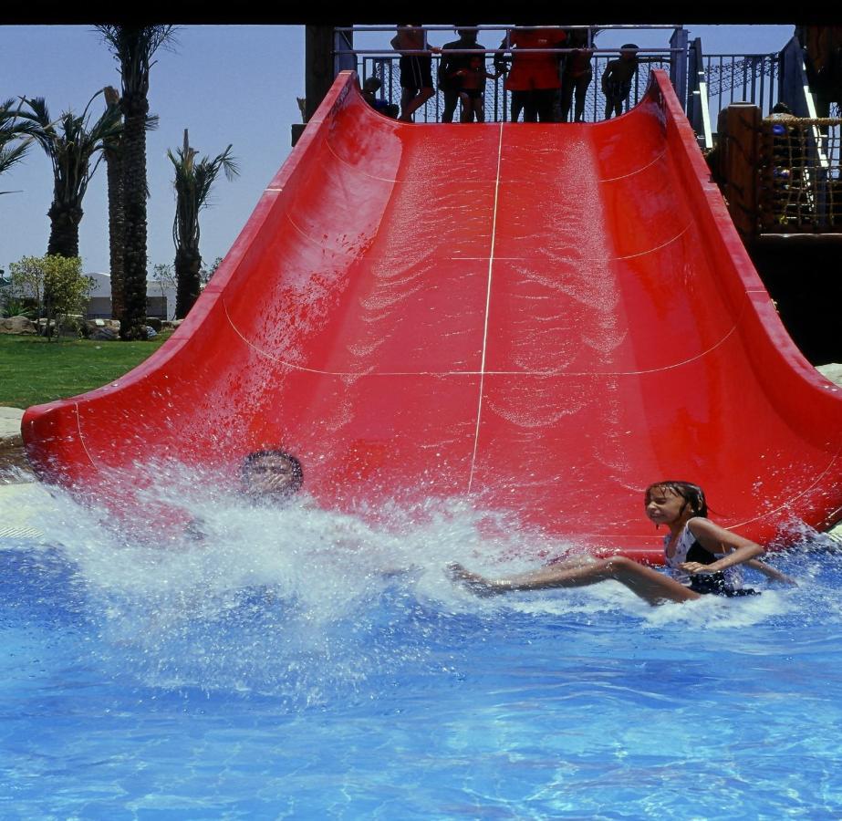 Sharm Dreams Vacation Club - Aqua Park Hotel Kültér fotó A water slide