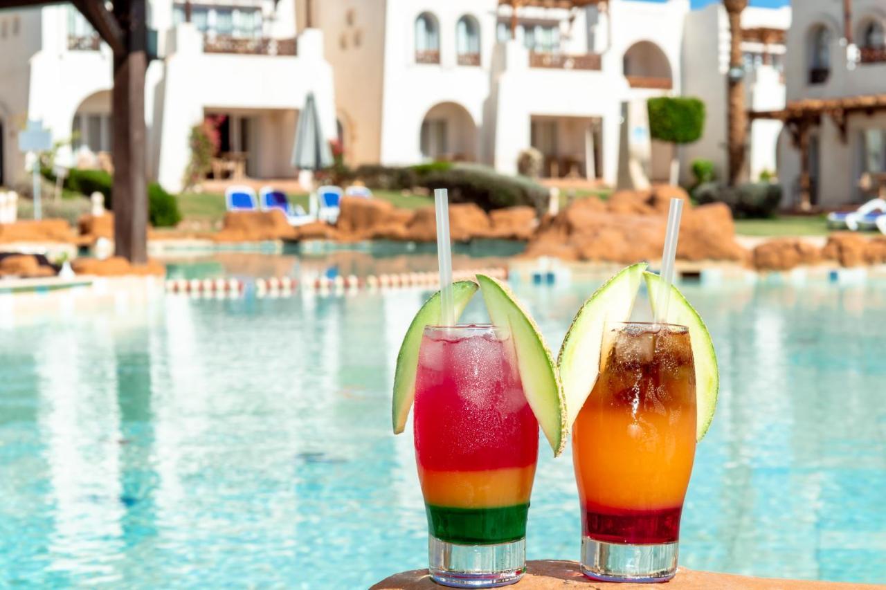 Sharm Dreams Vacation Club - Aqua Park Hotel Kültér fotó Cocktails at the pool