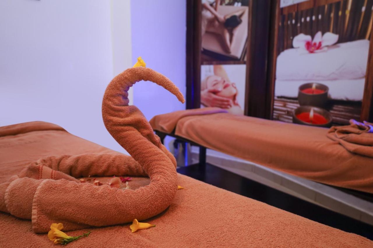 Sharm Dreams Vacation Club - Aqua Park Hotel Kültér fotó A towel swan