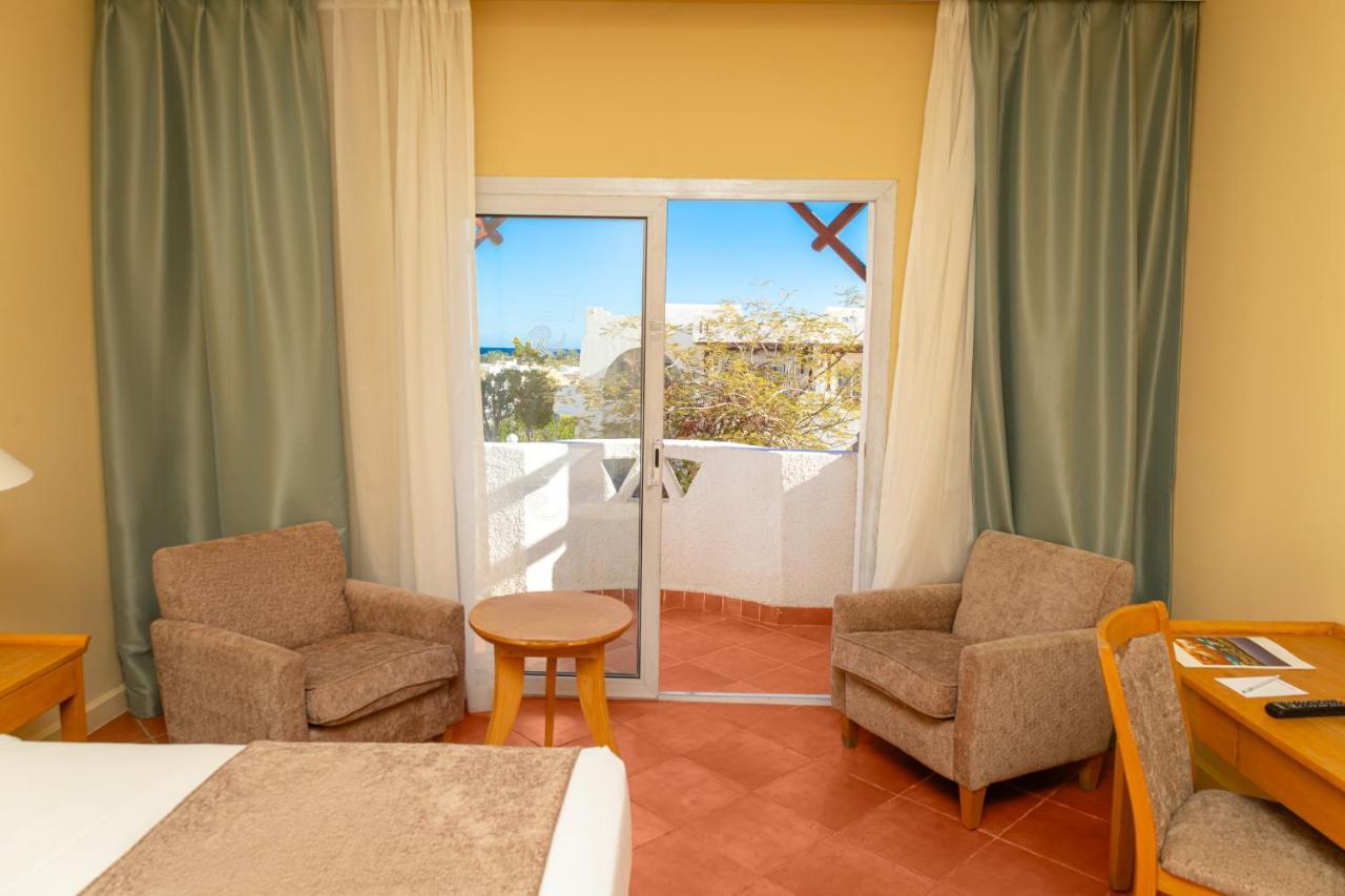 Sharm Dreams Vacation Club - Aqua Park Hotel Kültér fotó A room at the hotel