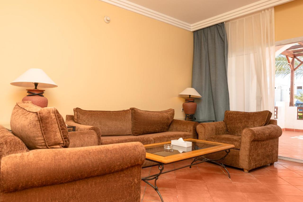 Sharm Dreams Vacation Club - Aqua Park Hotel Kültér fotó A living room